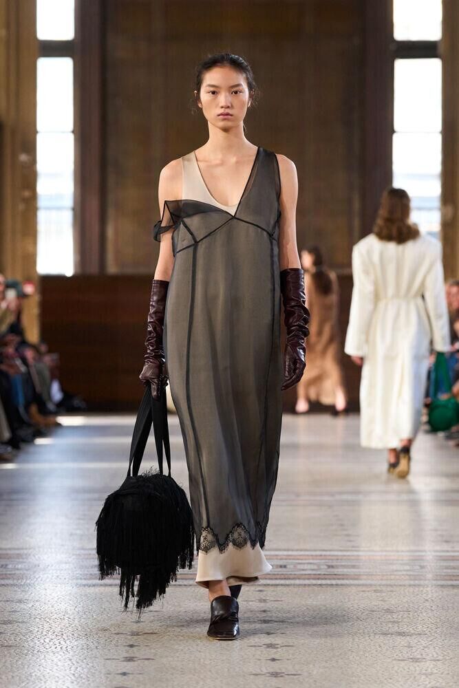 Le défilé Carven automne-hiver 2026-2027 à la Fashion Week de Paris
