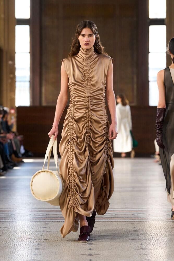 Le défilé Carven automne-hiver 2026-2027 à la Fashion Week de Paris