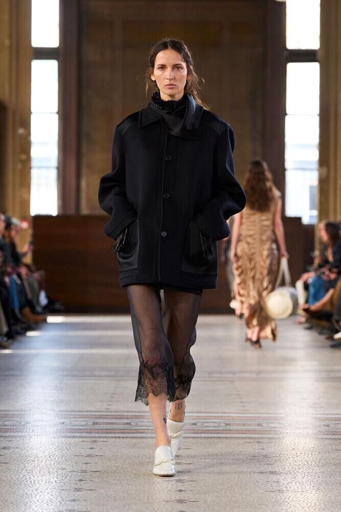 Le défilé Carven automne-hiver 2026-2027 à la Fashion Week de Paris