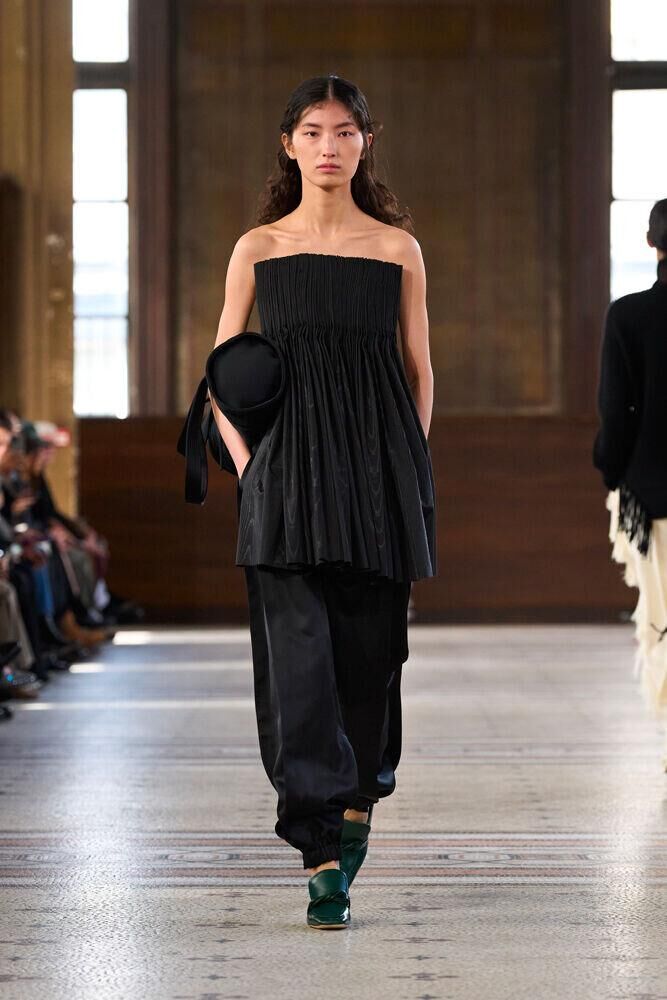 Le défilé Carven automne-hiver 2026-2027 à la Fashion Week de Paris