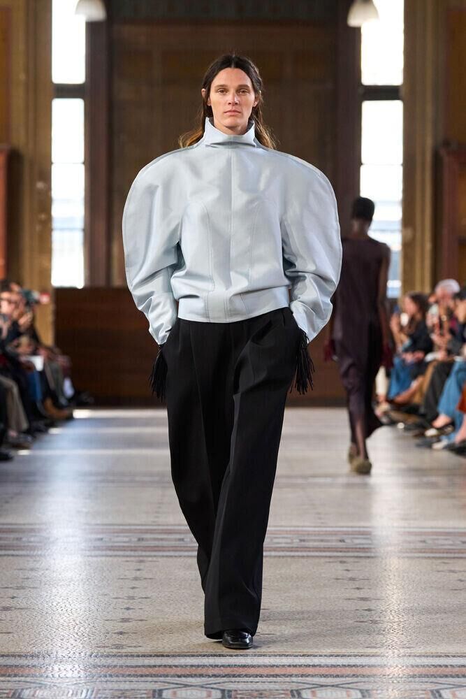Le défilé Carven automne-hiver 2026-2027 à la Fashion Week de Paris