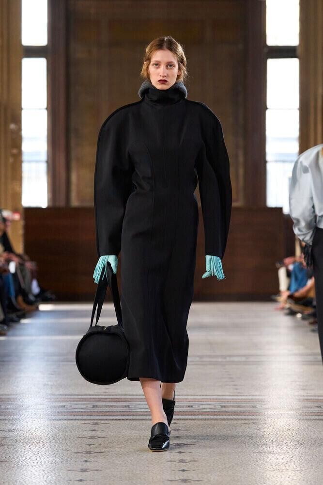 Le défilé Carven automne-hiver 2026-2027 à la Fashion Week de Paris