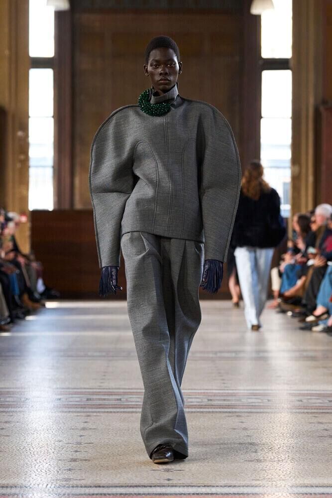 Le défilé Carven automne-hiver 2026-2027 à la Fashion Week de Paris