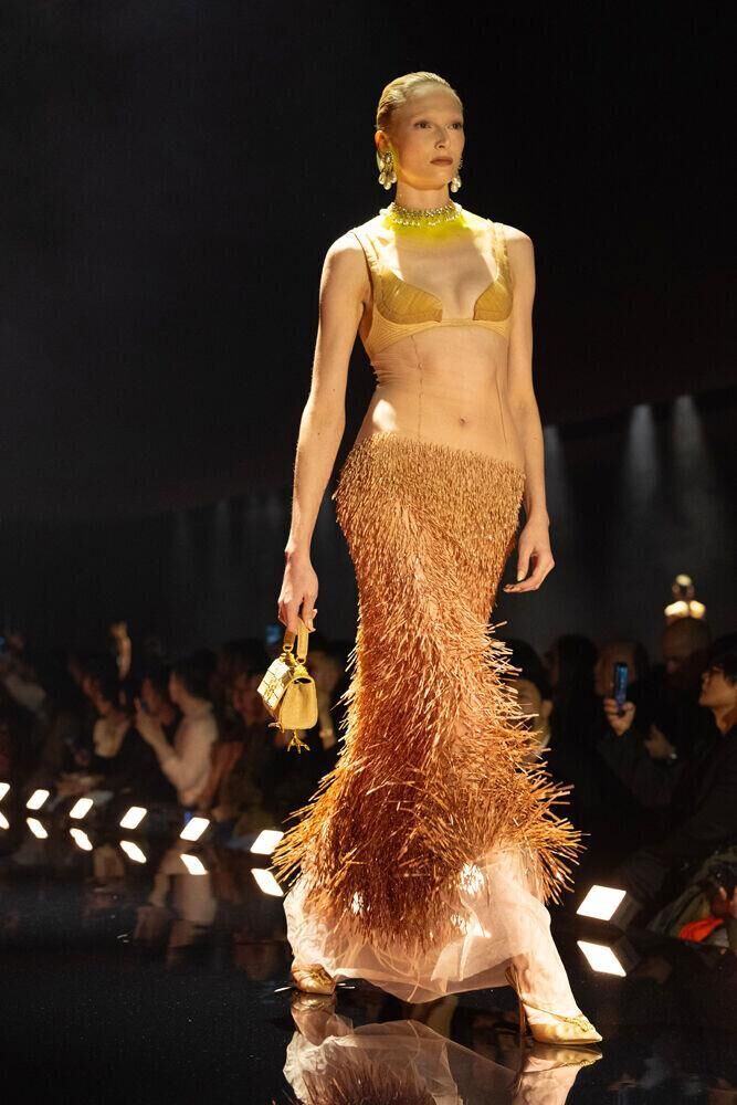 Le défilé Schiaparelli automne-hiver 2026-2027 à la Fashion Week de Paris