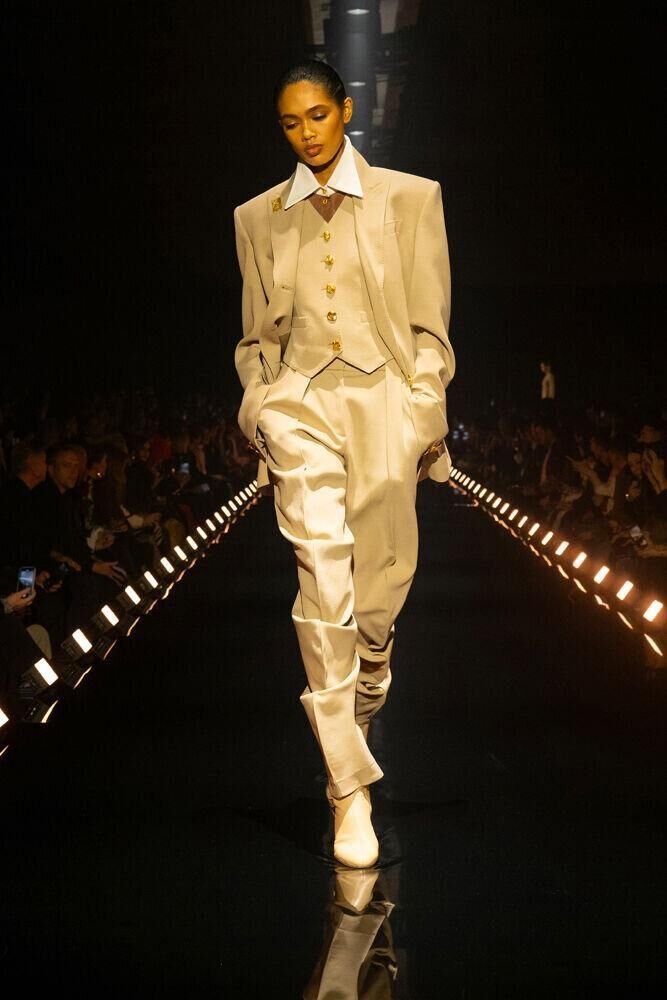 Le défilé Schiaparelli automne-hiver 2026-2027 à la Fashion Week de Paris