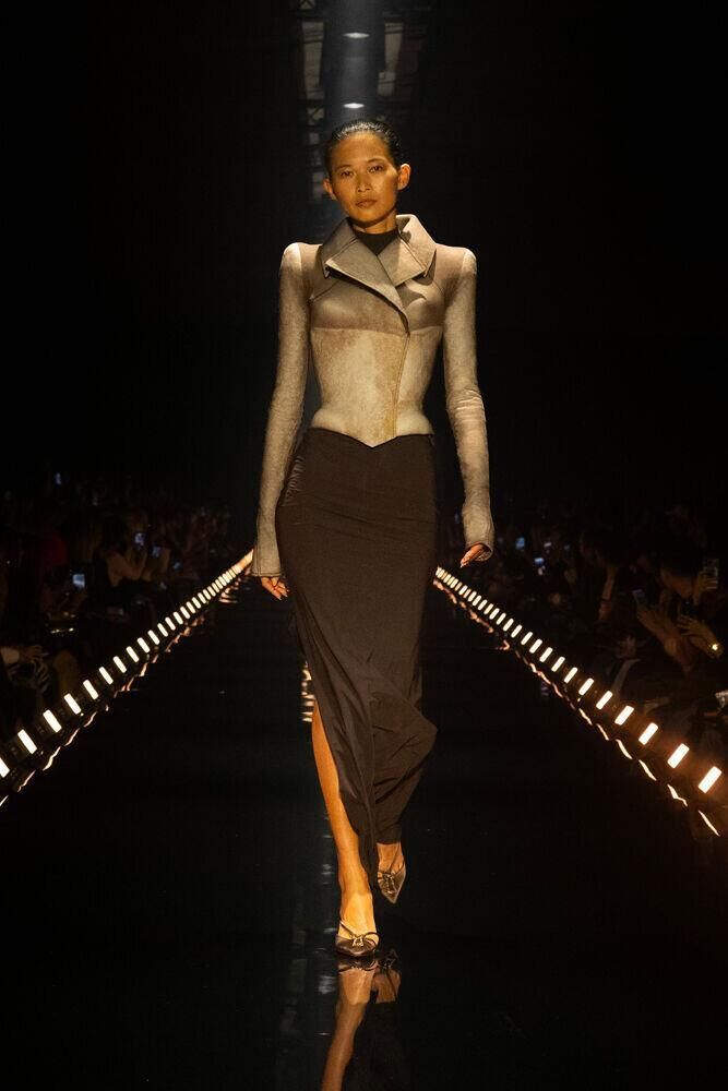 Le défilé Schiaparelli automne-hiver 2026-2027 à la Fashion Week de Paris