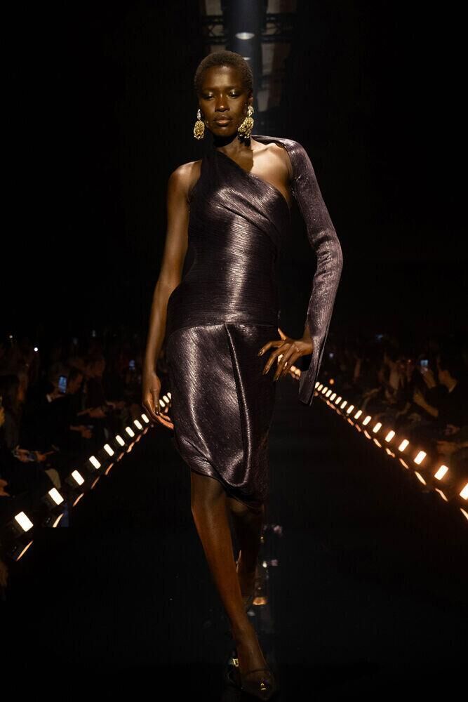 Le défilé Schiaparelli automne-hiver 2026-2027 à la Fashion Week de Paris