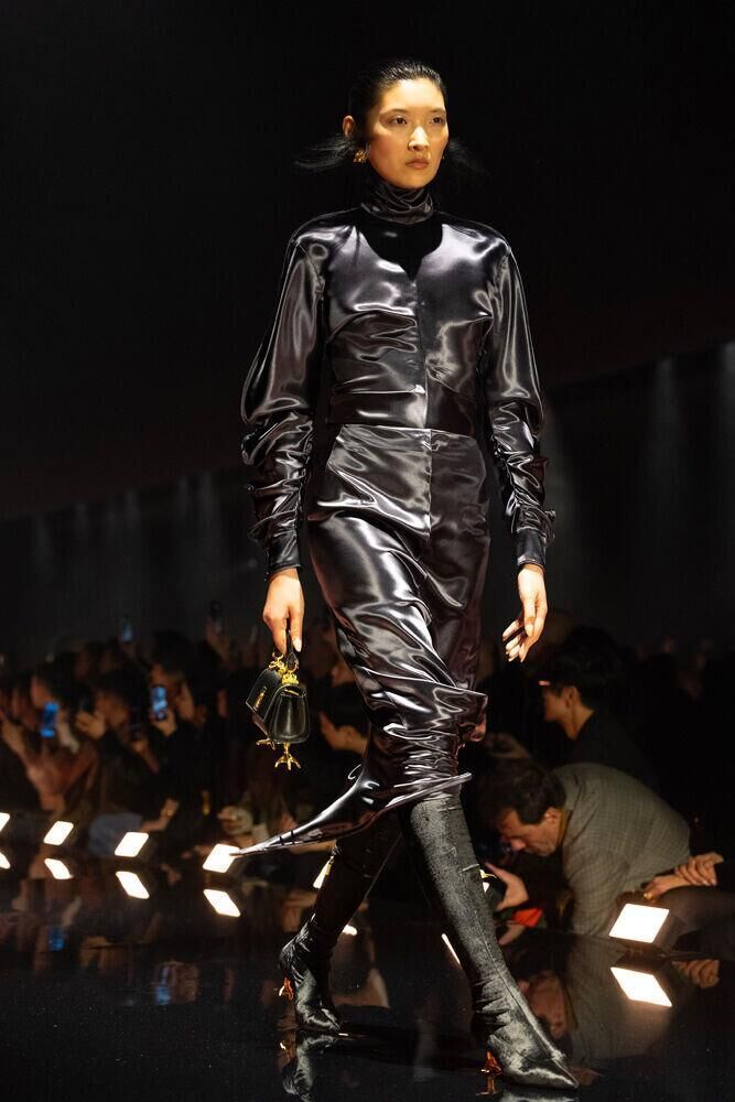 Le défilé Schiaparelli automne-hiver 2026-2027 à la Fashion Week de Paris