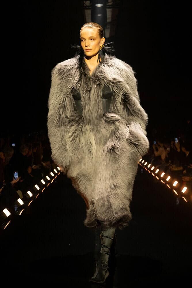 Le défilé Schiaparelli automne-hiver 2026-2027 à la Fashion Week de Paris