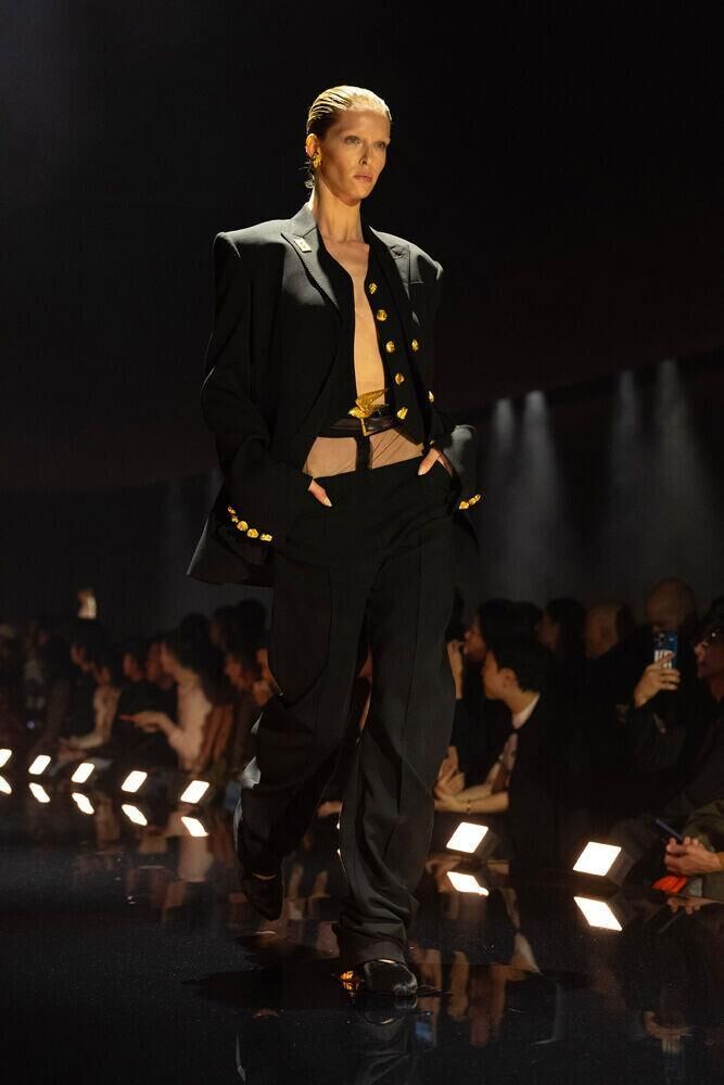 Le défilé Schiaparelli automne-hiver 2026-2027 à la Fashion Week de Paris