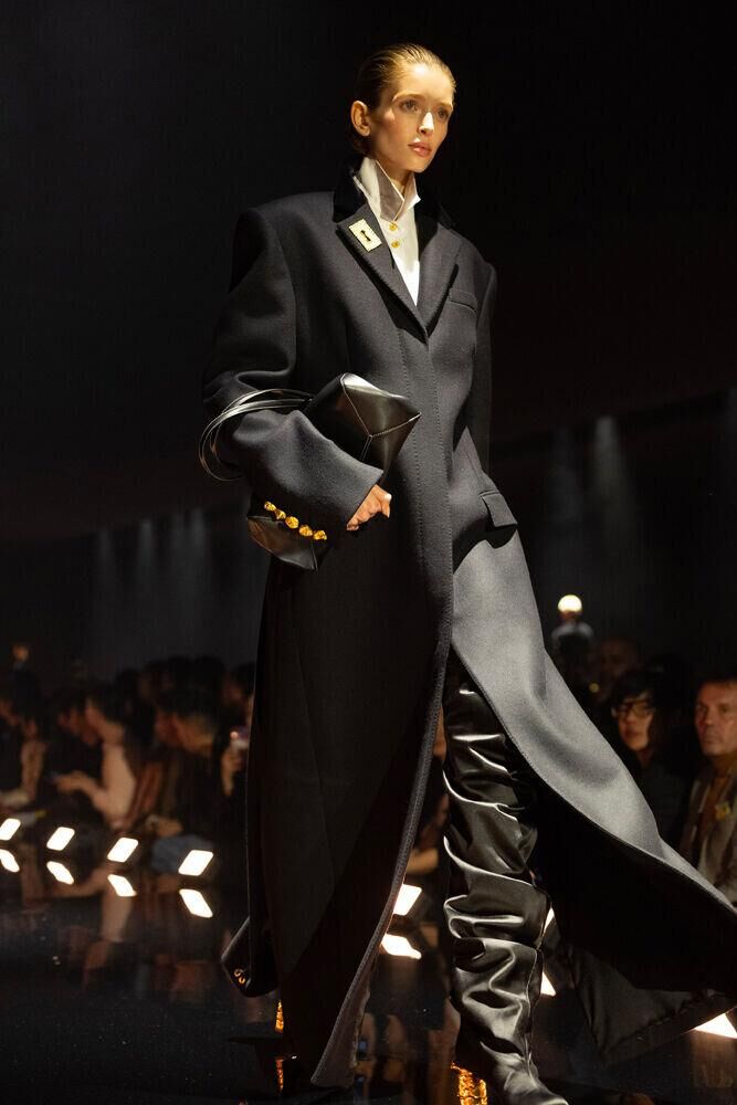 Le défilé Schiaparelli automne-hiver 2026-2027 à la Fashion Week de Paris