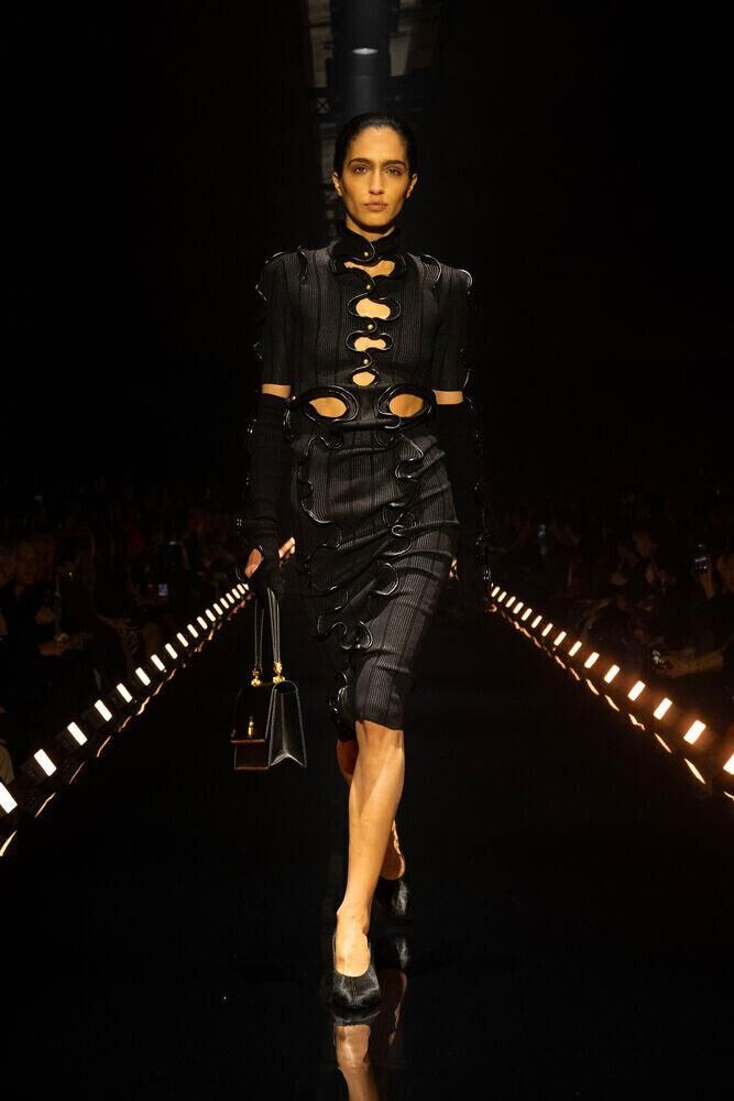 Le défilé Schiaparelli automne-hiver 2026-2027 à la Fashion Week de Paris