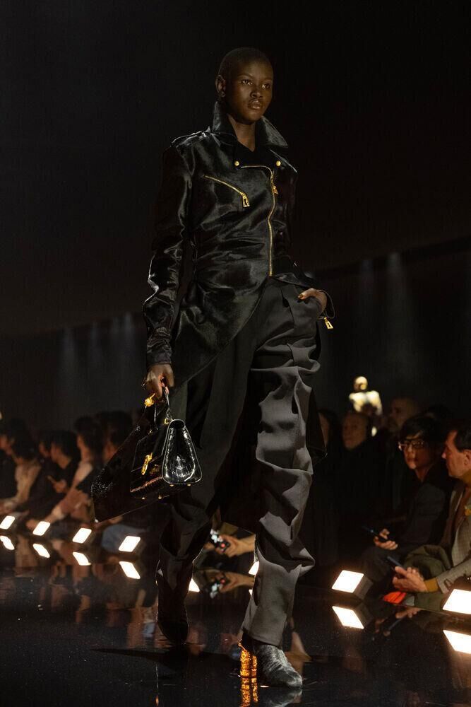 Le défilé Schiaparelli automne-hiver 2026-2027 à la Fashion Week de Paris