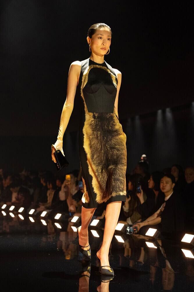 Le défilé Schiaparelli automne-hiver 2026-2027 à la Fashion Week de Paris