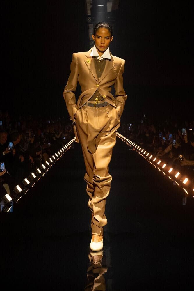 Le défilé Schiaparelli automne-hiver 2026-2027 à la Fashion Week de Paris