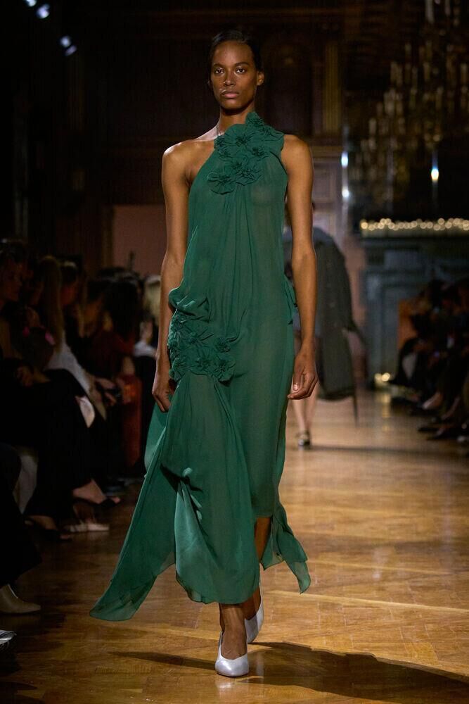 Le défilé Victoria Beckham automne-hiver 2026-2027 à la Fashion Week de Paris