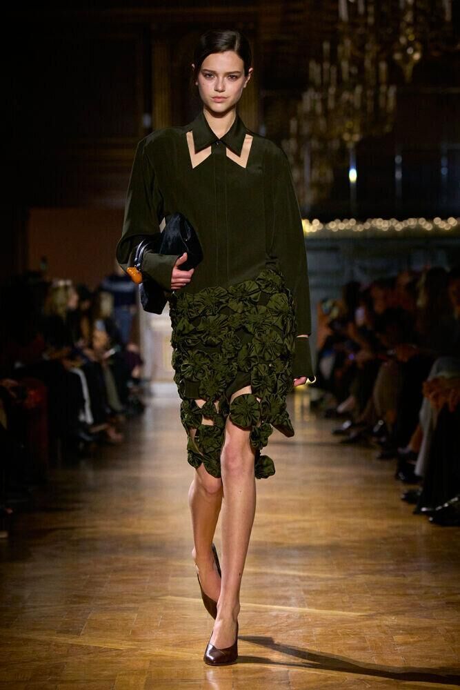 Le défilé Victoria Beckham automne-hiver 2026-2027 à la Fashion Week de Paris