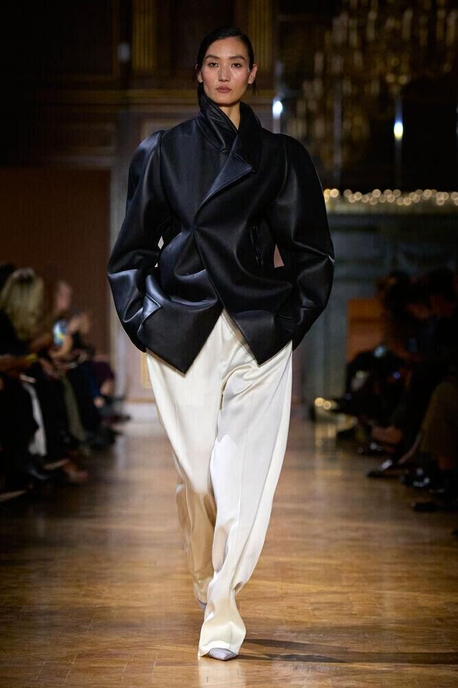 Le défilé Victoria Beckham automne-hiver 2026-2027 à la Fashion Week de Paris
