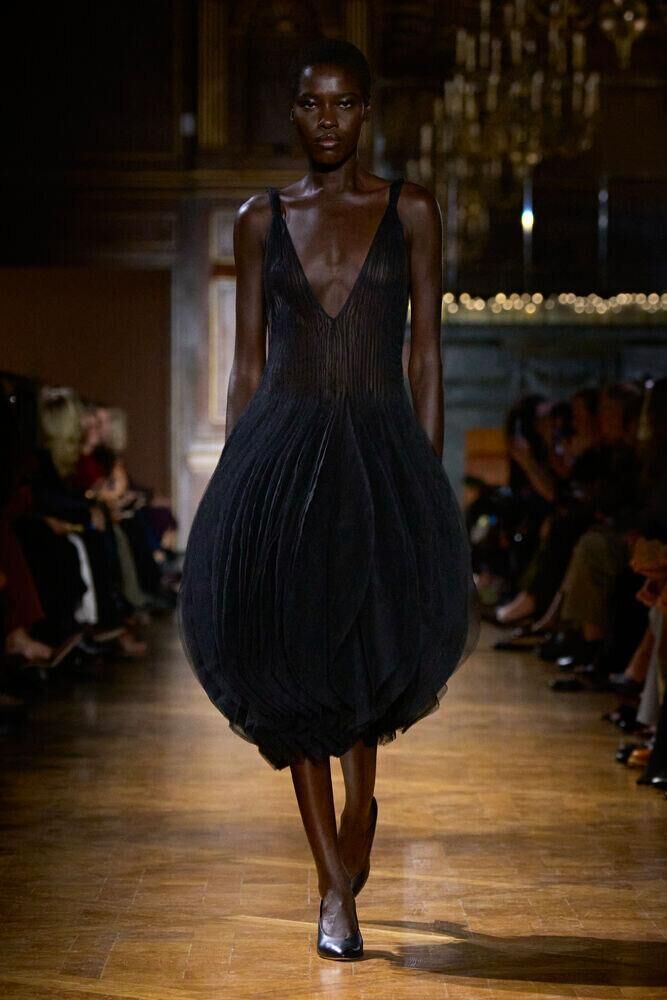 Le défilé Victoria Beckham automne-hiver 2026-2027 à la Fashion Week de Paris
