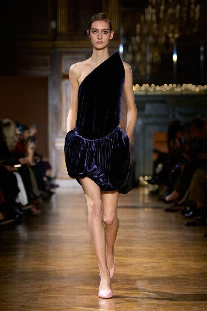 Le défilé Victoria Beckham automne-hiver 2026-2027 à la Fashion Week de Paris