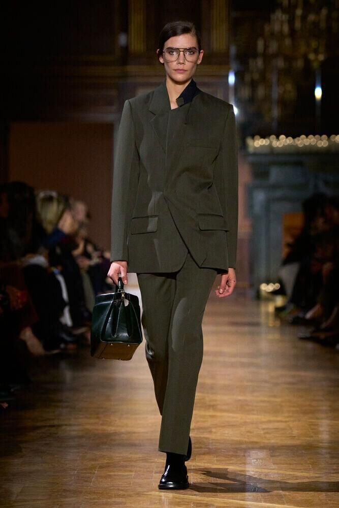 Le défilé Victoria Beckham automne-hiver 2026-2027 à la Fashion Week de Paris