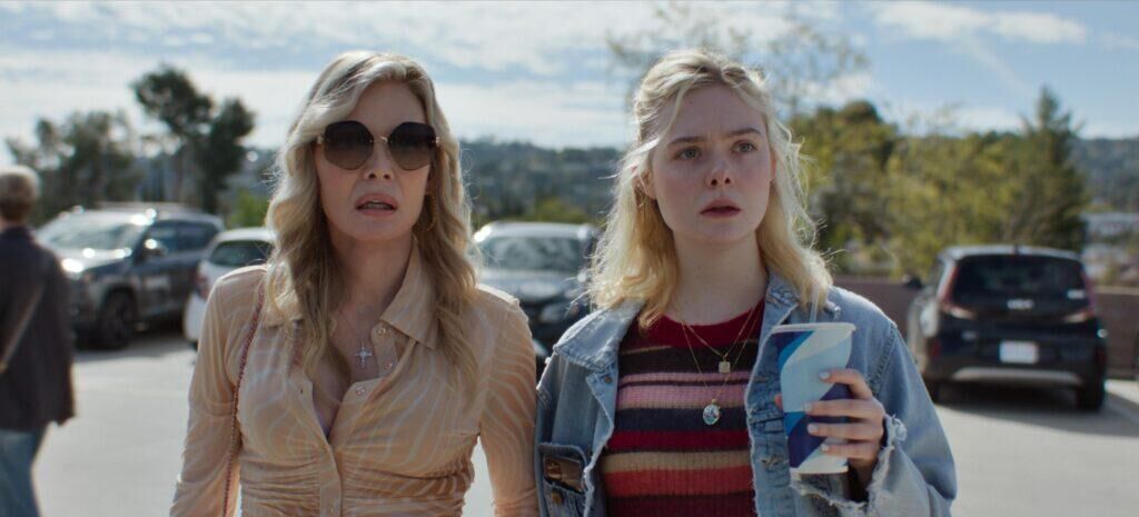 Michelle Pfeiffer et Elle Fanning dans Margo a des problèmes d'argent (2026). © Apple TV.
