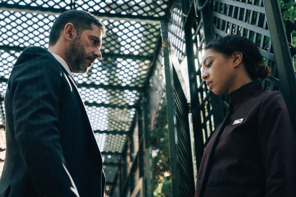 Melvil Poupaud et Manon Bresch dans la série Privilèges.