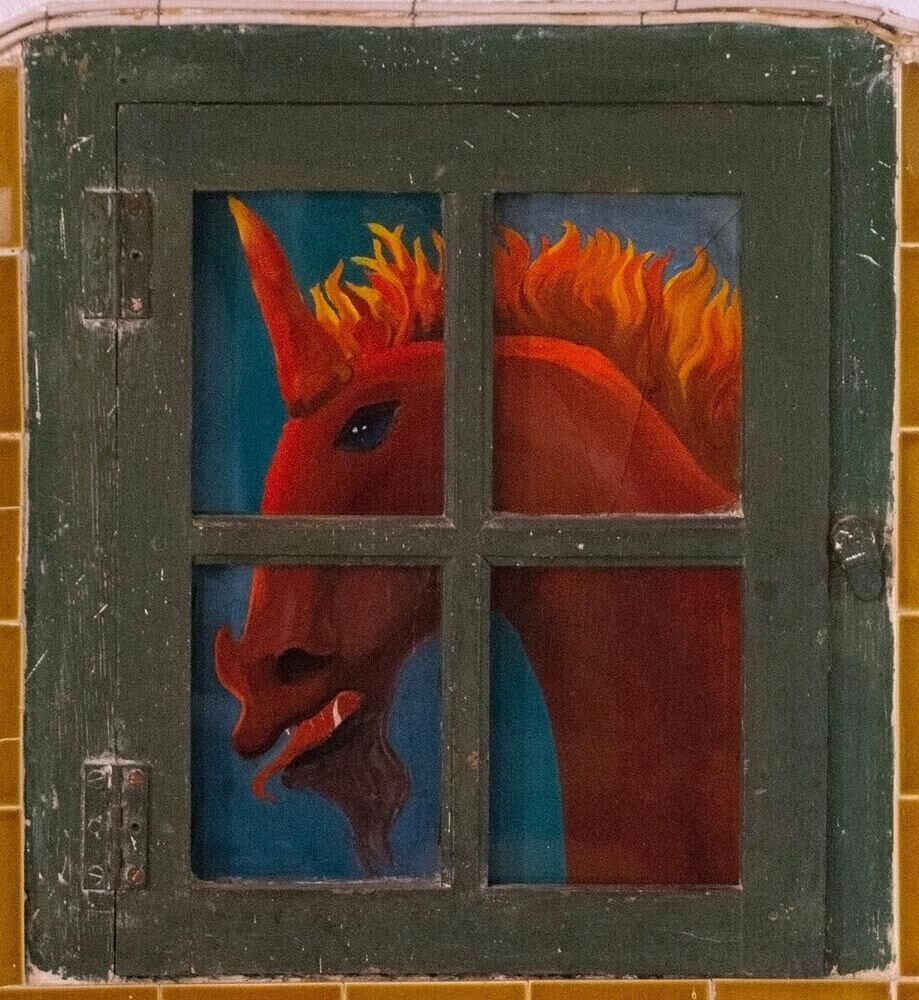 œuvre de Leonora Carrington, Window in Saint-Martin-d’Ardèche (1938) exposée au musée du Luxembourg à Paris en 2026