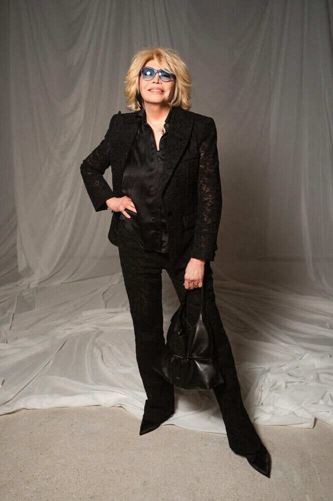 amanda lear au défilé balmain automne-hiver 202-2027 à la fashion week de paris