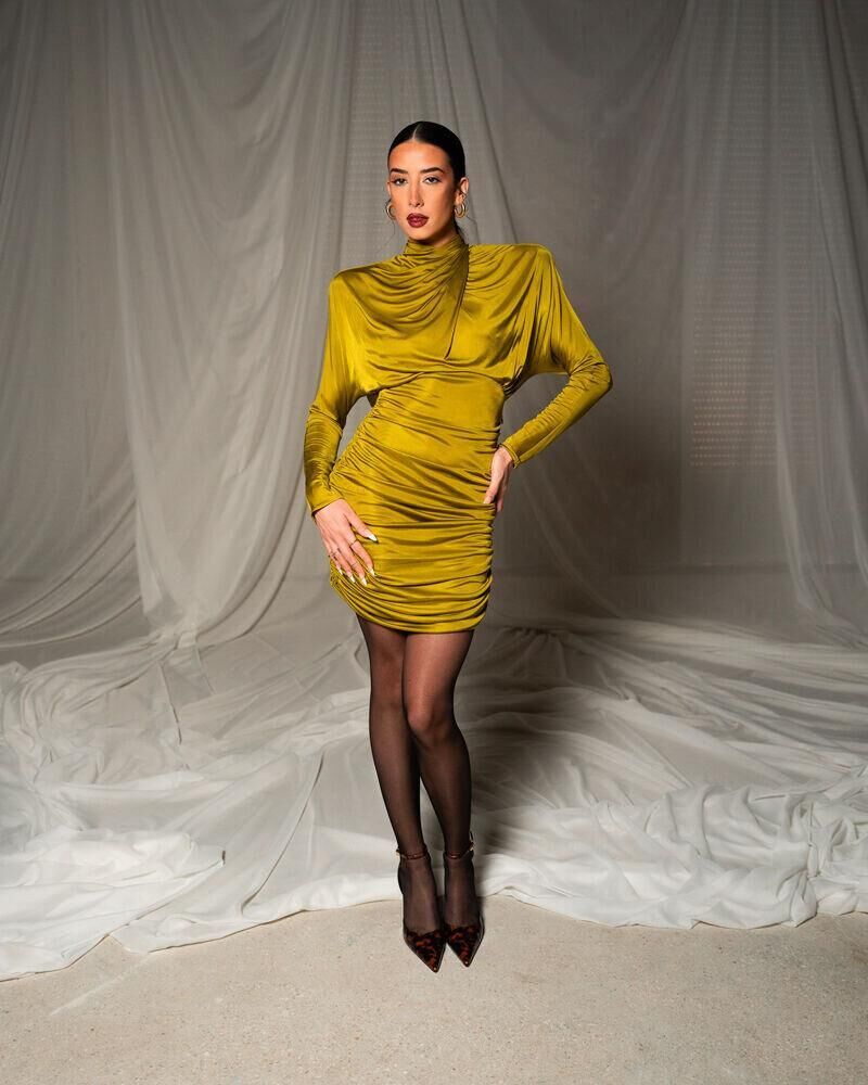 naika au défilé balmain automne-hiver 202-2027 à la fashion week de paris