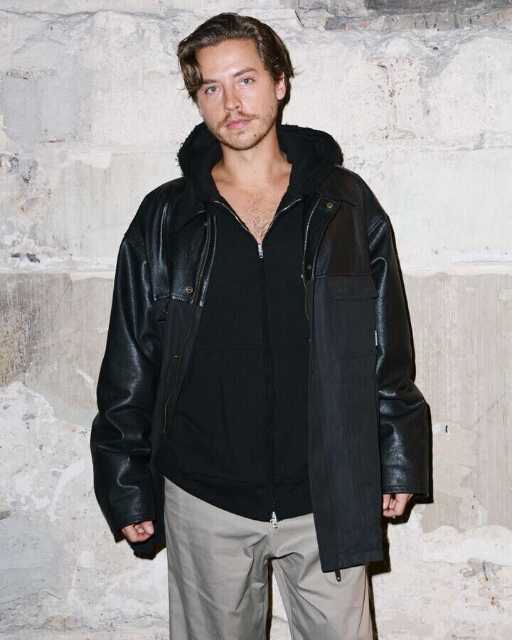 cole sprouse au defile balenciaga automne-hiver 2026-2027 à la fashion week de paris