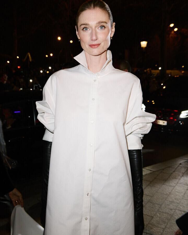 elizabeth debicki au defile balenciaga automne-hiver 2026-2027 à la fashion week de paris