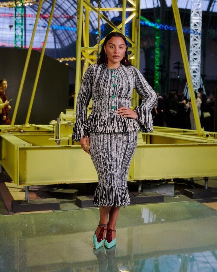 paloma elsesser au defile chanel automne-hiver 2026-2027 à la fashion week de paris