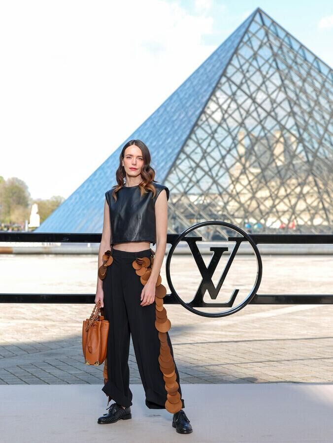 stacy martin au défilé louis vuitton automne-hiver 2026-2027 à la fashion week de paris