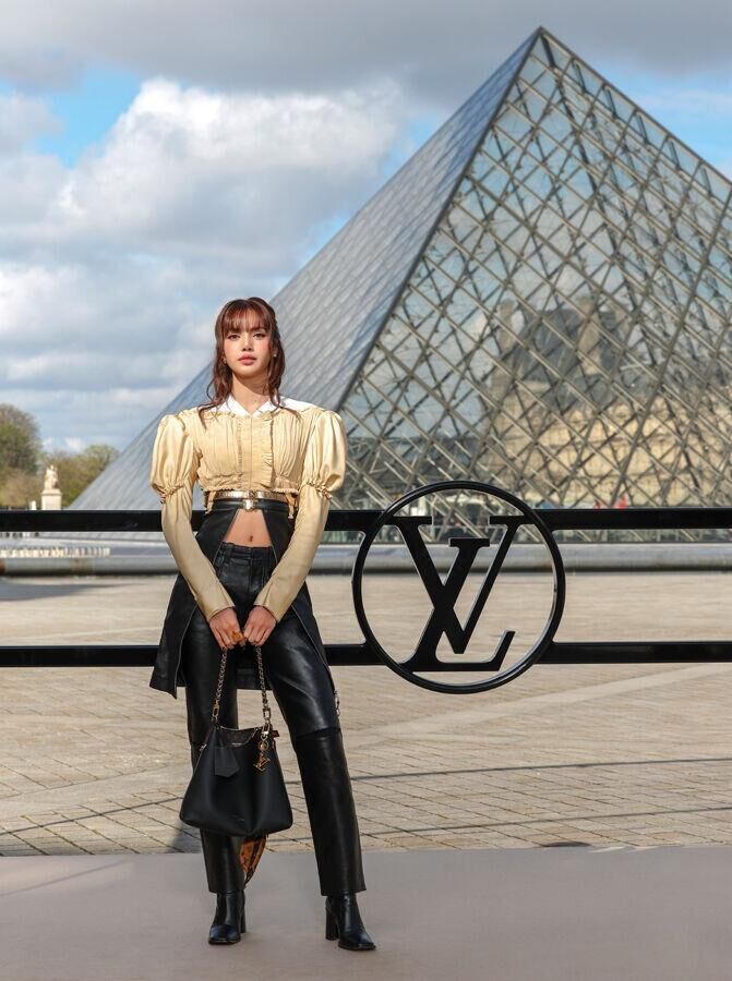 lisa au défilé louis vuitton automne-hiver 2026-2027 à la fashion week de paris