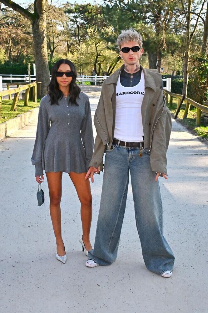 Machine Gun Kelly (R) and daughter Casie Colson Baker au défilé stella mccartney automne-hiver 2026-2027 à la fashion week de paris