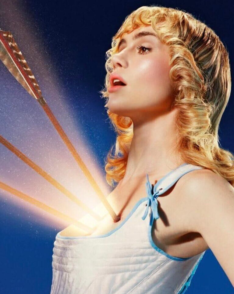 Suki Waterhouse.