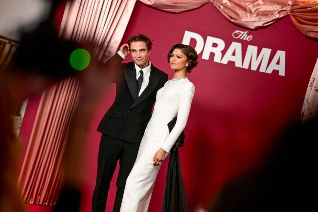 Robert Pattinson et Zendaya à l'avant-première du film The Drama (2026) à Paris.