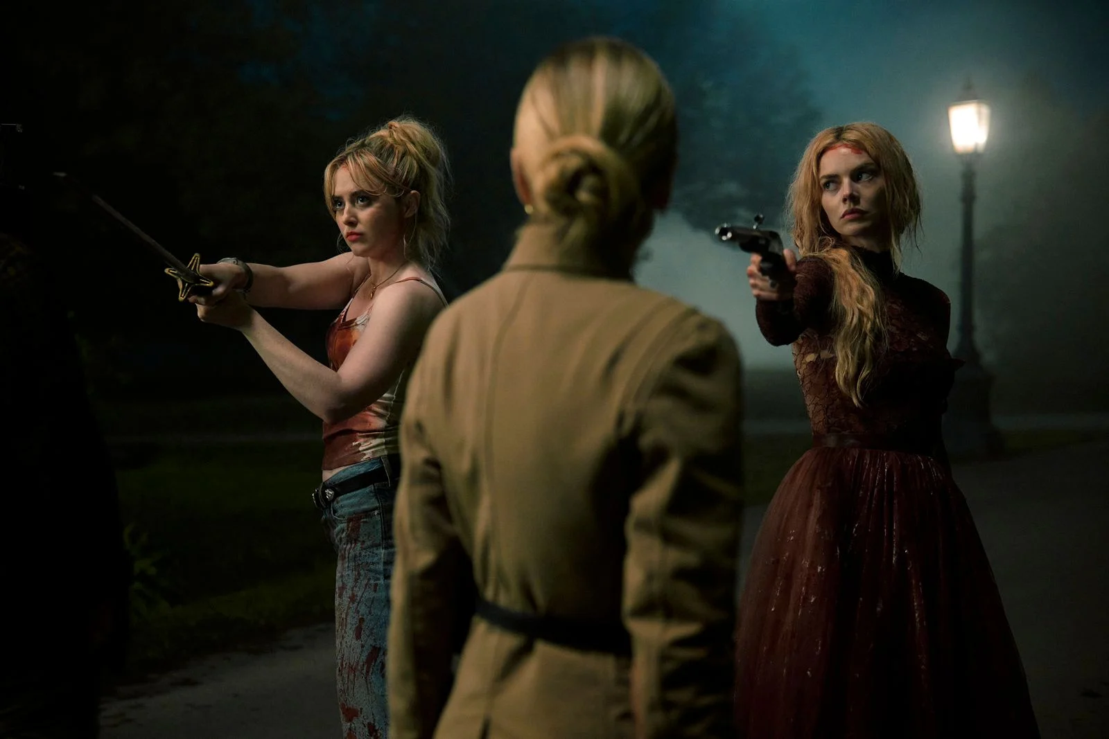 Samara Weaving et Kathryn Newton dans Wedding Nightmare : deuxième partie.