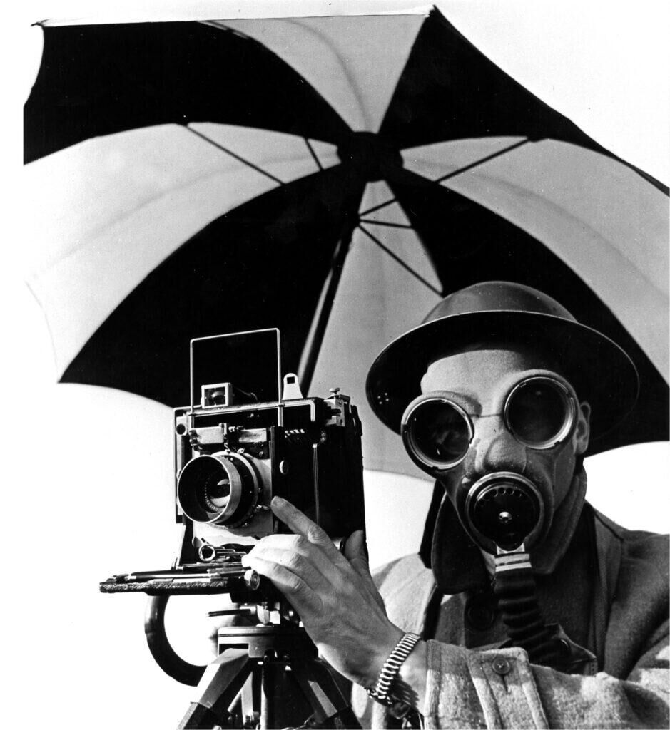 Lee Miller, David E. Scherman habillé pour la guerre, Londres (1942).