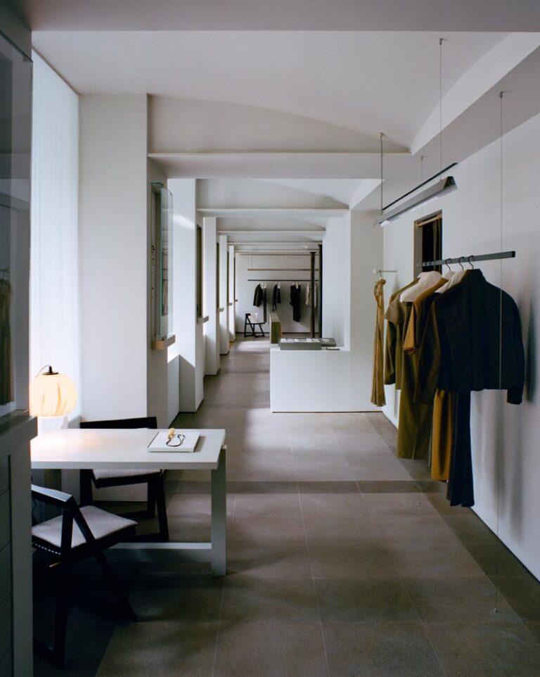 La boutique Lemaire sur les arcades du Palais Royal.