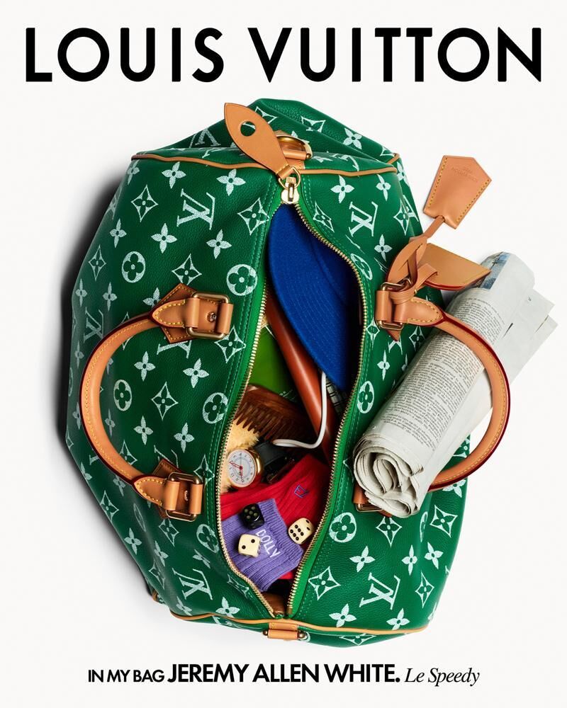 Le sac Speedy P9 de Jeremy Allen White © Thomas Lagrange / Louis Vuitton.