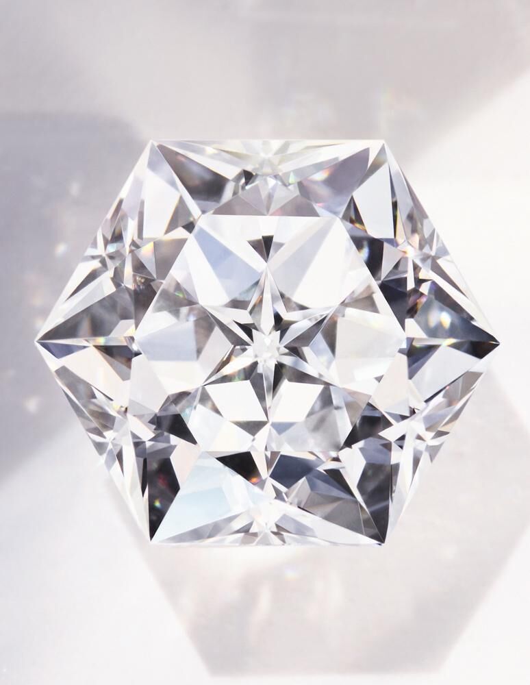 Fancy cut, diamant chaumer Taille Exclusive à 88 facettes.
