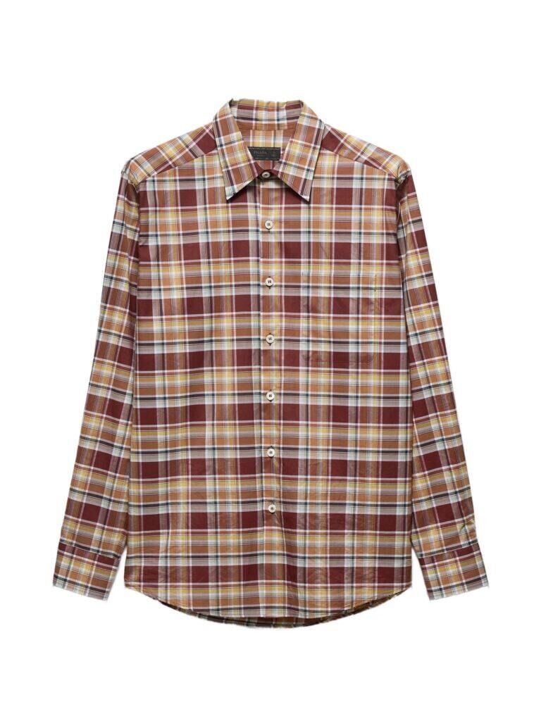 Chemise à carreaux, 1100 €, Prada.