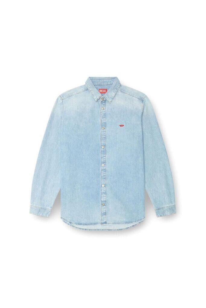 Chemise en denim, 175 €, Diesel.