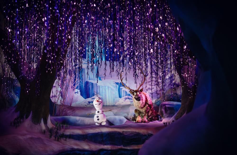 Olaf et Sven, Audio-Animatronics, dans l'attraction Frozen Ever After à Disney Adventure World, Disneyland Paris, France