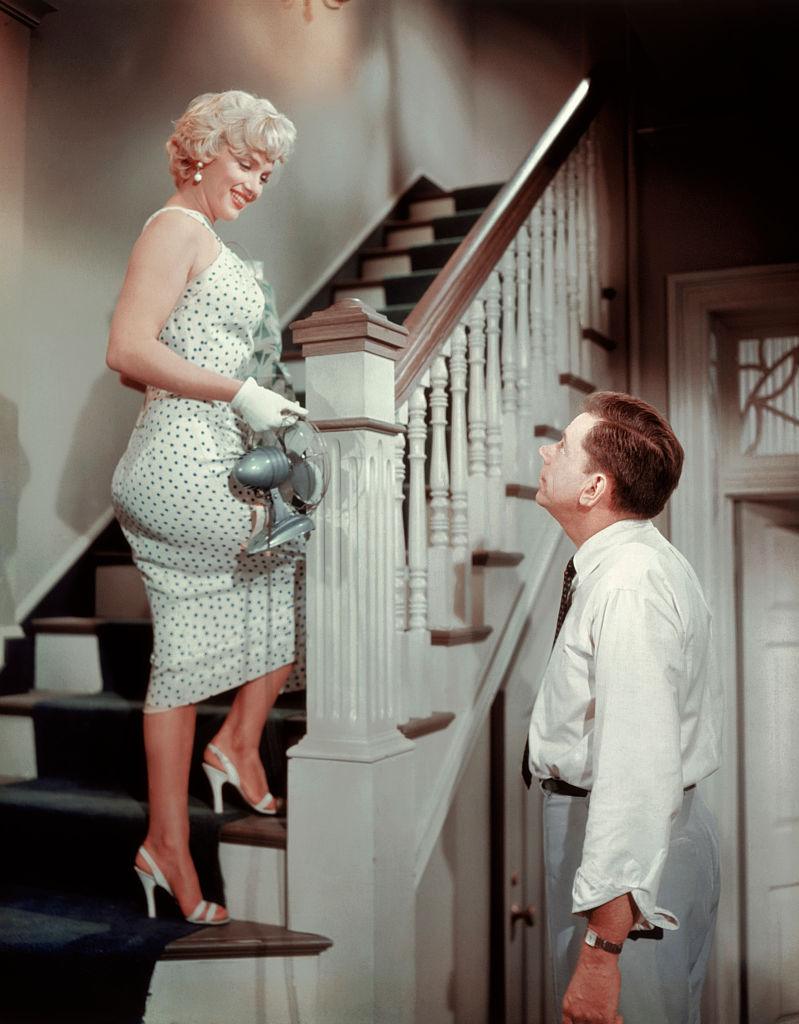 Marilyn Monroe en robe blanche à pois et Tom Ewell dans Sept ans de réflexion en 1955