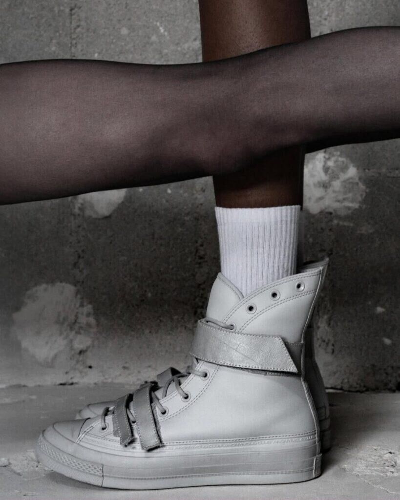 Baskets en collaboration entre Converses Shayne Oliver