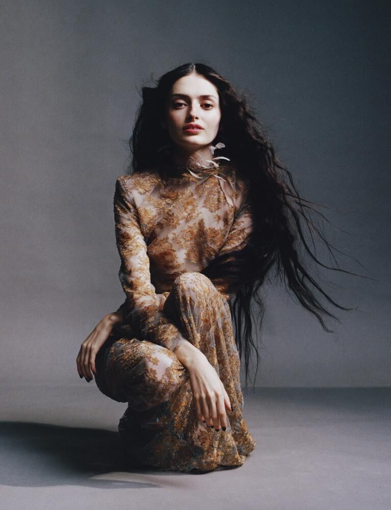 Solann porte une robe Valentino.