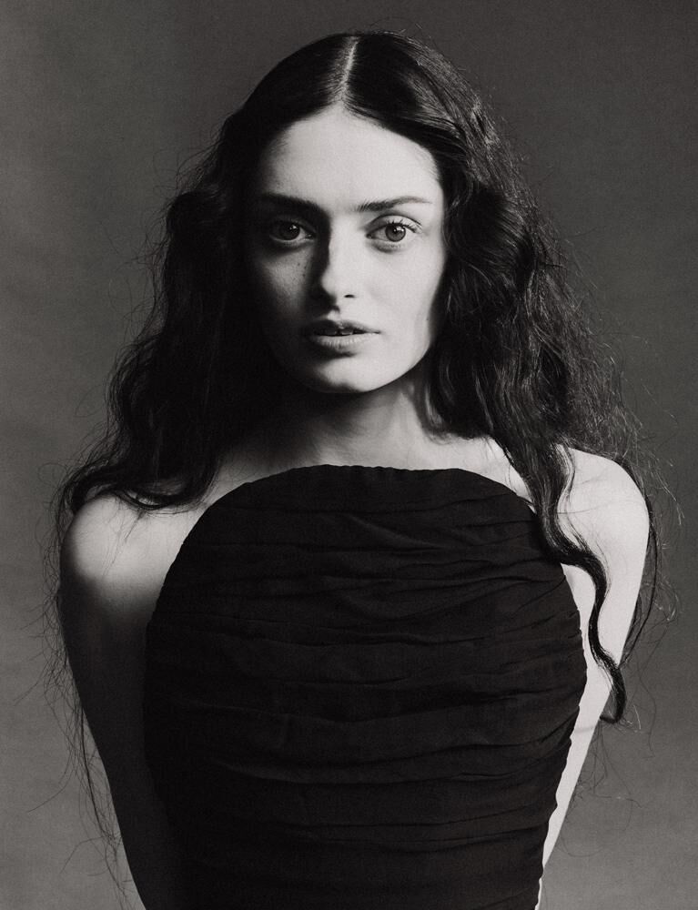 Solann porte un bustier Balenciaga.